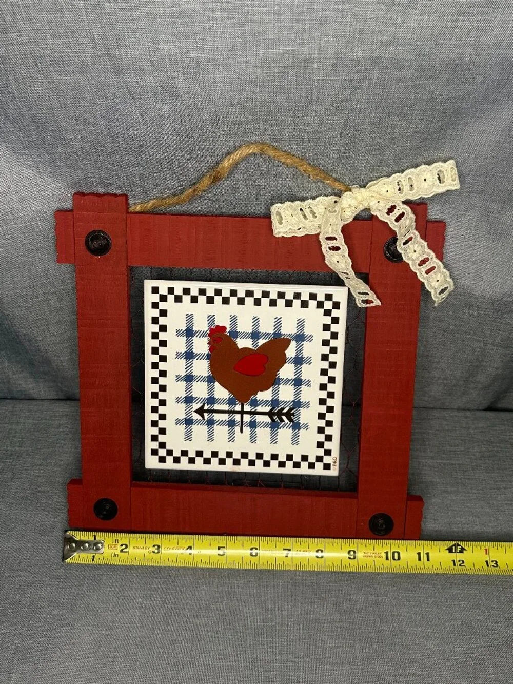 Wood Frame Chicken Wire Hanging Plaque ceramic Barnyard Scene Farmhouse Decor